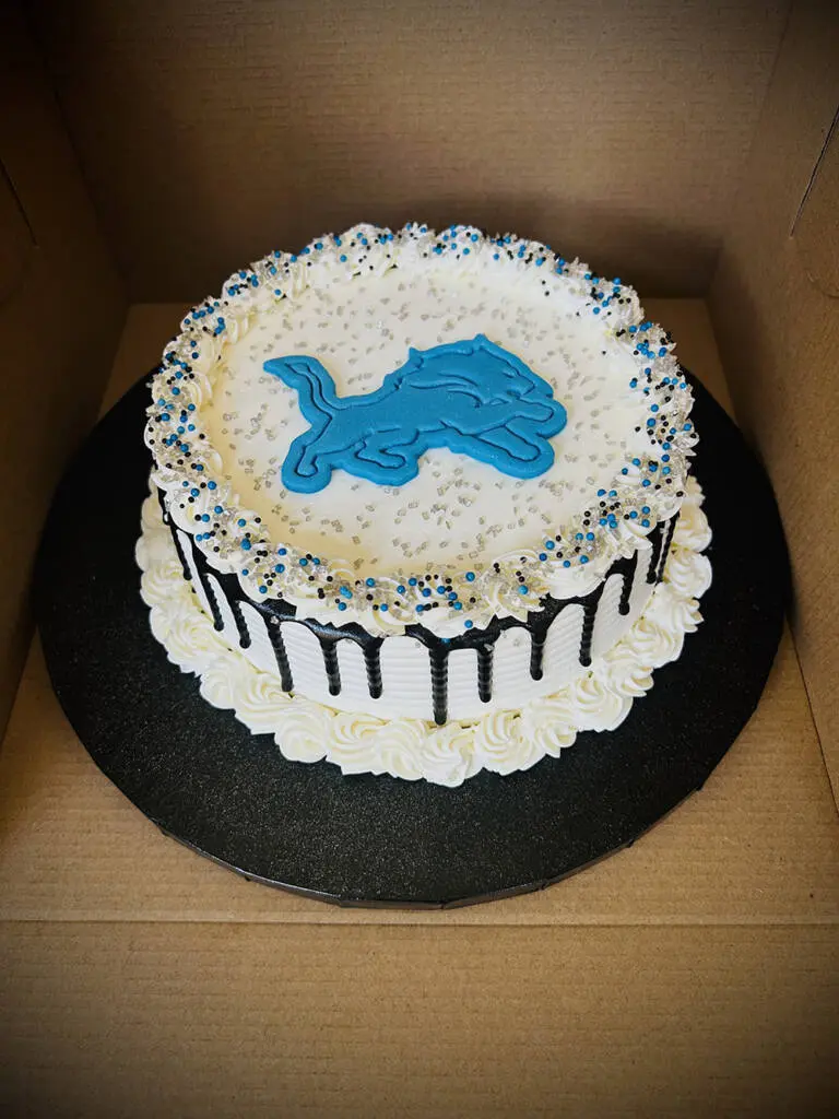 A Detroit Lions themed cake