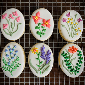 Six flower designed sugar cookies